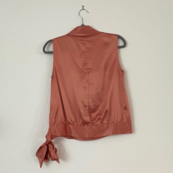 Banana Republic peach, cowl neck, sleeveless blouse - Picture 4 of 4